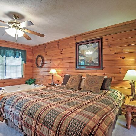 Idyllic Cabin With Hot Tub Less Than 2 Mi To Dollywood! セバービル エクステリア 写真