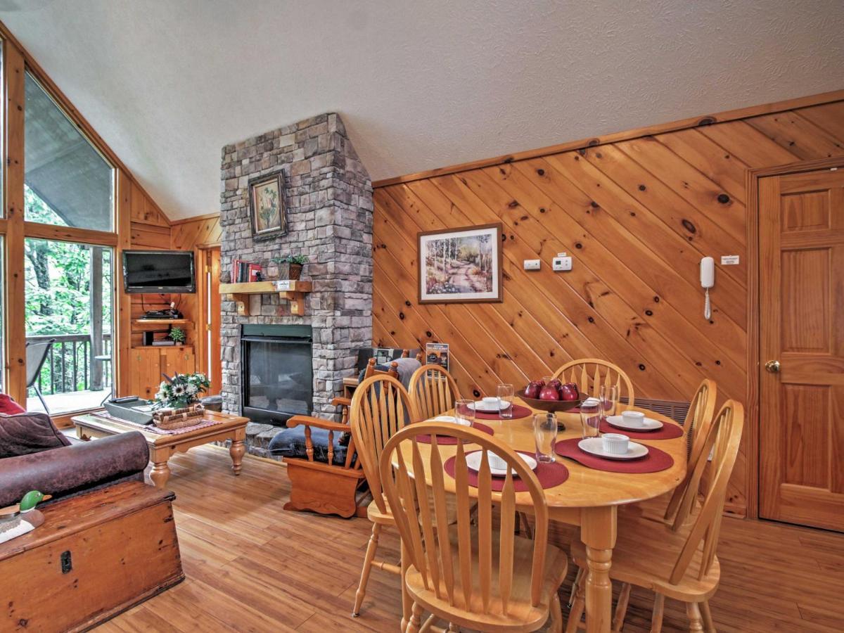 Idyllic Cabin With Hot Tub Less Than 2 Mi To Dollywood! セバービル エクステリア 写真