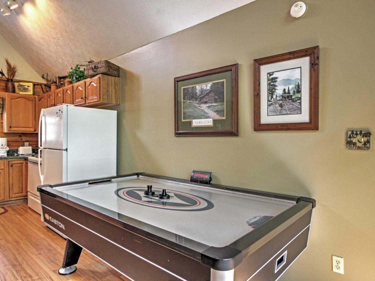 Idyllic Cabin With Hot Tub Less Than 2 Mi To Dollywood! セバービル エクステリア 写真
