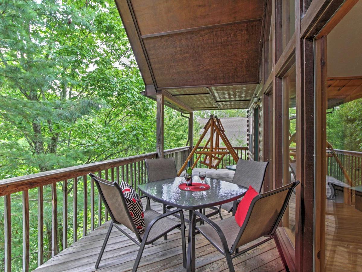 Idyllic Cabin With Hot Tub Less Than 2 Mi To Dollywood! セバービル エクステリア 写真